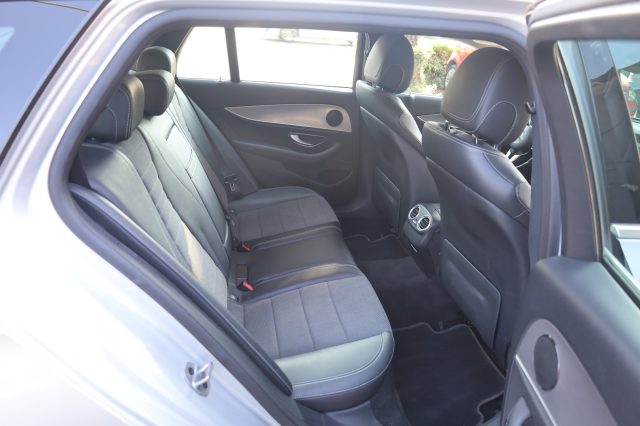 MERCEDES-BENZ E 220 usata, con Fari full-led