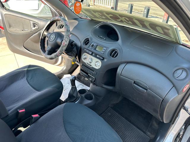 TOYOTA Yaris usata, con Sedile posteriore sdoppiato