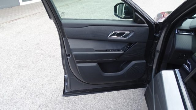 LAND ROVER Range Rover Velar usata, con Telecamera per parcheggio assistito