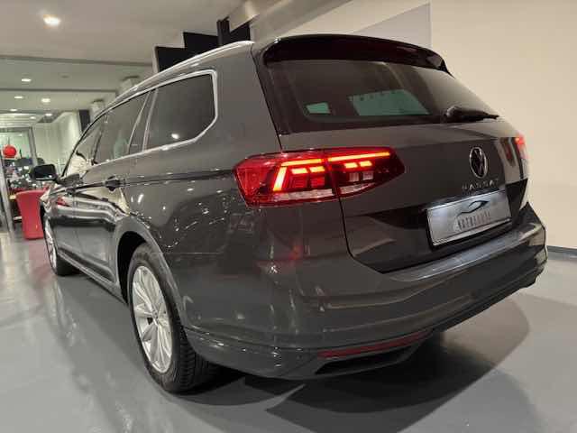 VOLKSWAGEN Passat Variant usata, con Alzacristalli elettrici