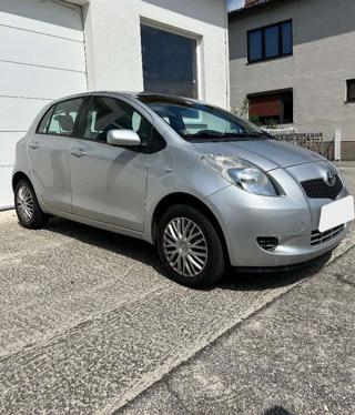 TOYOTA Yaris usata 11