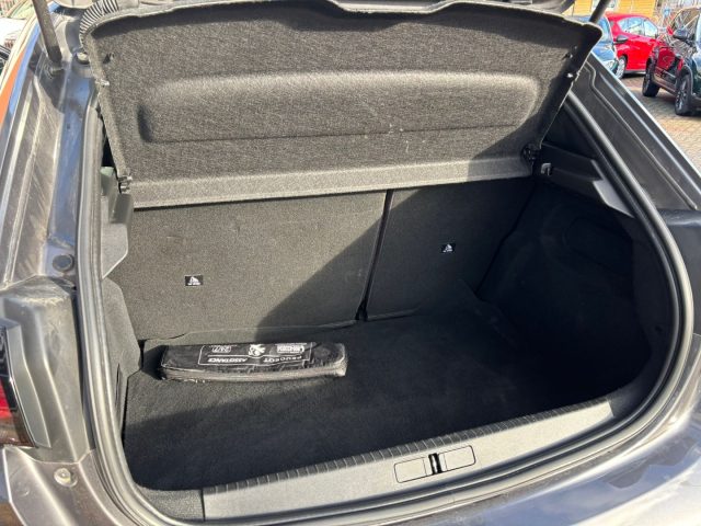 PEUGEOT 208 usata, con Volante in pelle