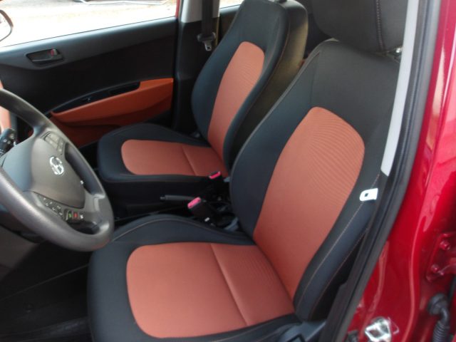 HYUNDAI i10 usata 12