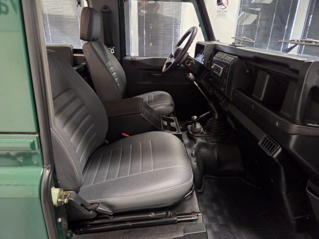 LAND ROVER Defender usata 23