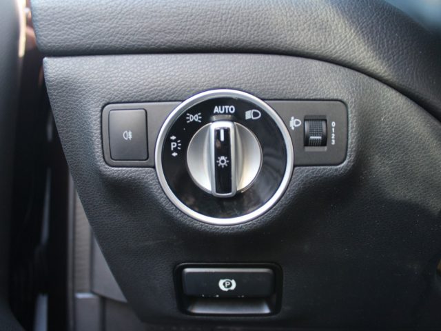 MERCEDES-BENZ GLA 180 usata 38