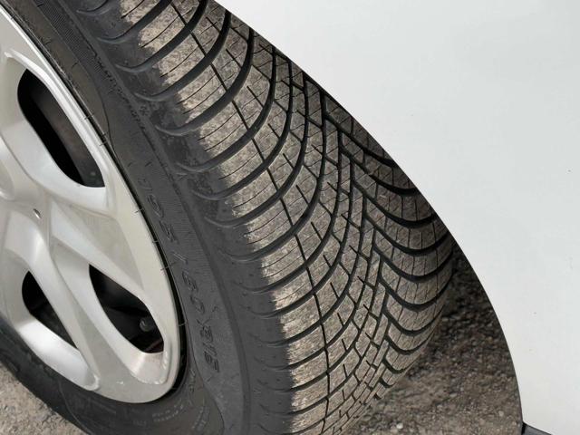 FORD Transit Courier usata, con Autoradio digitale