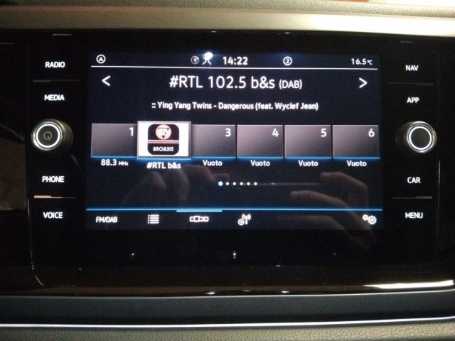 VOLKSWAGEN Taigo usata 30