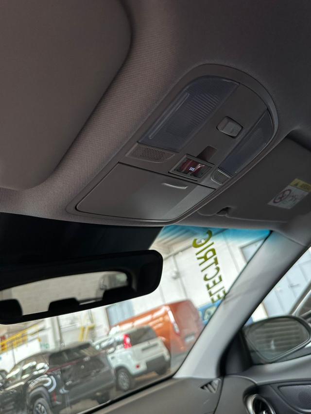 HYUNDAI Kona usata, con USB
