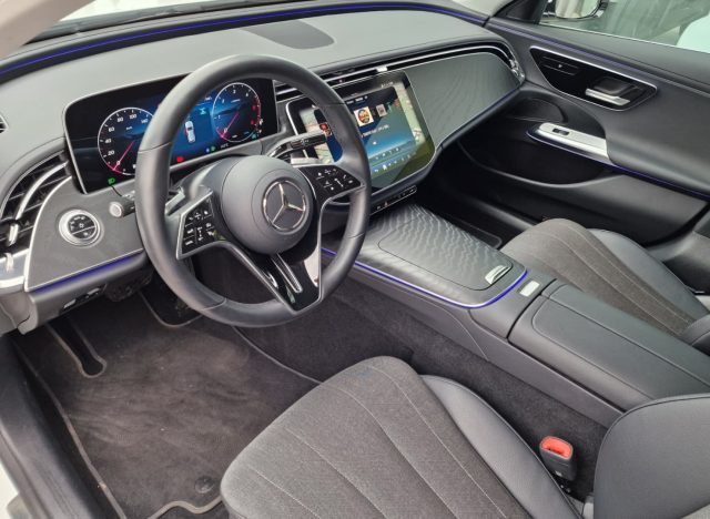 MERCEDES-BENZ E 220 usata, con Cronologia tagliandi