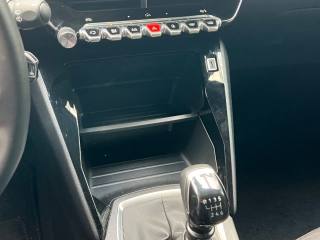 PEUGEOT 2008 usata, con Volante multifunzione