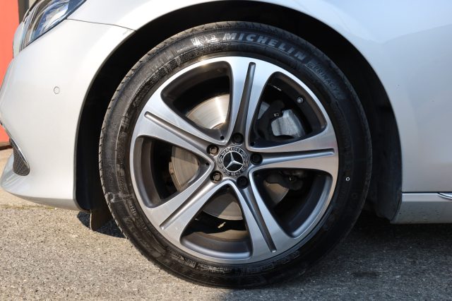 MERCEDES-BENZ E 220 usata 94