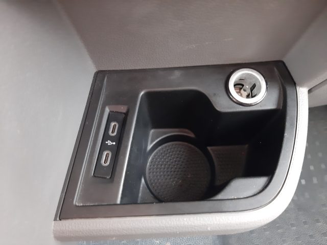 VOLKSWAGEN Transporter usata, con Kit fumatori