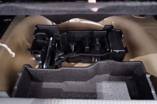 PEUGEOT 2008 usata, con Airbag testa
