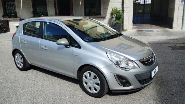 OPEL Corsa usata, con Autoradio
