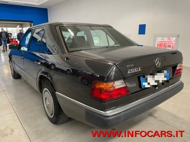 MERCEDES-BENZ 200 usata 3