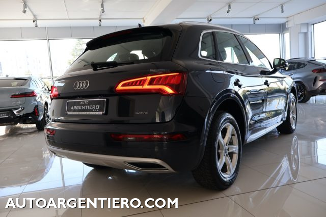 AUDI Q5 usata, con Sensori di parcheggio anteriori