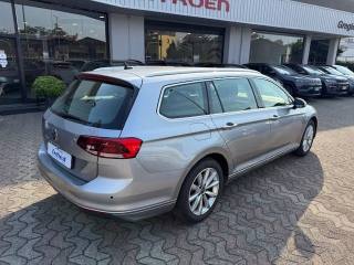 VOLKSWAGEN Passat Variant usata, con Alzacristalli elettrici