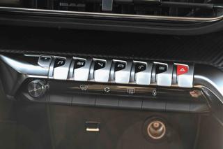 PEUGEOT 3008 usata, con USB