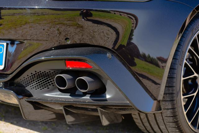 ASTON MARTIN Vantage usata, con Luci diurne LED