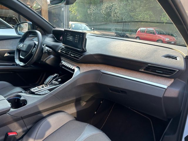 PEUGEOT 5008 usata, con Cerchi in lega