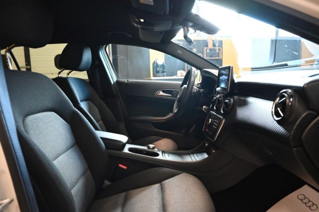 MERCEDES-BENZ GLA 180 usata 39