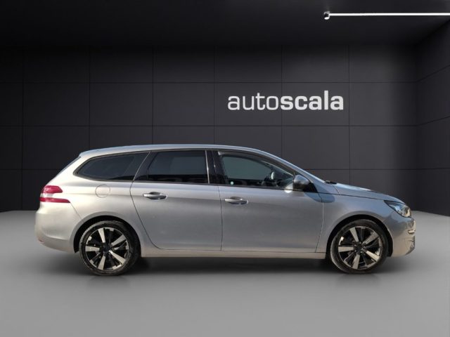 PEUGEOT 308 usata, con Autoradio
