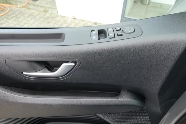 HYUNDAI Staria usata, con Regolazione elettrica sedili