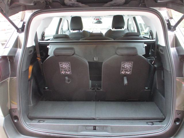 PEUGEOT 5008 usata, con Park Distance Control