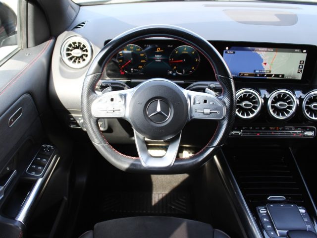 MERCEDES-BENZ GLA 200 usata, con Touch screen