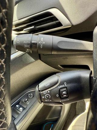 PEUGEOT 3008 usata, con Touch screen