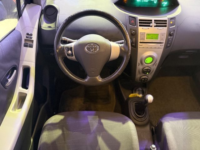 TOYOTA Yaris usata 8