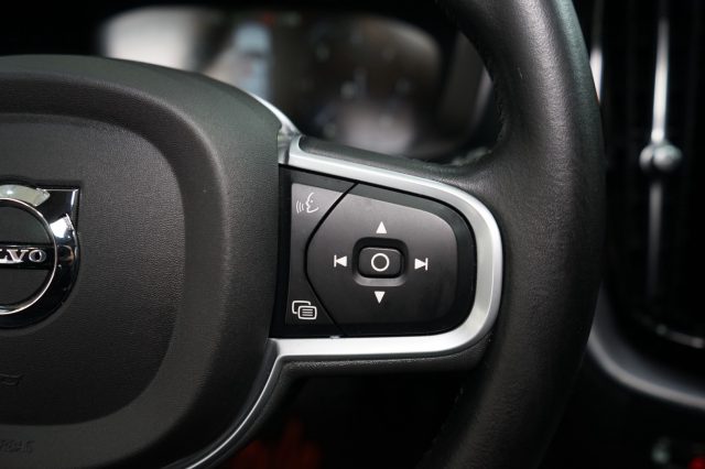 VOLVO XC60 usata, con Sensori di parcheggio anteriori