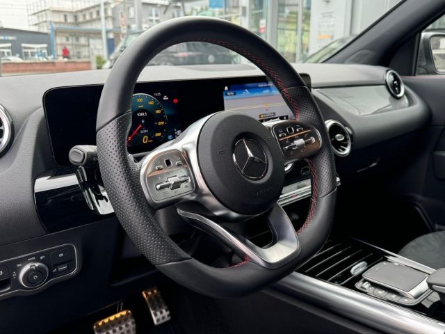 MERCEDES-BENZ GLA 200 usata, con Controllo automatico clima