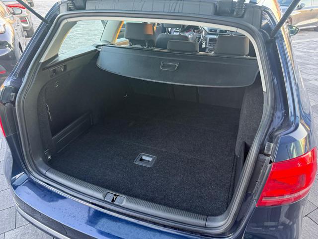 VOLKSWAGEN Passat usata, con Controllo automatico clima