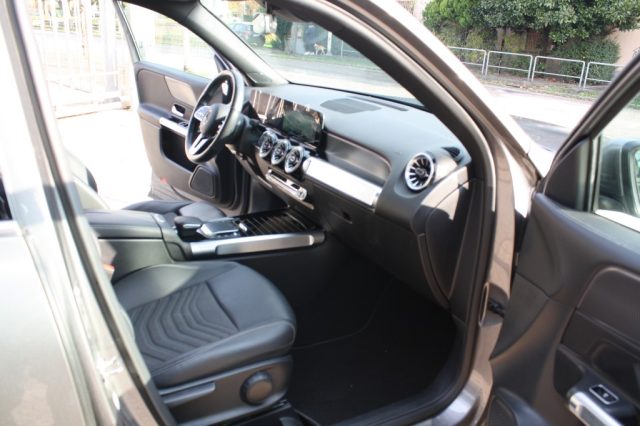 MERCEDES-BENZ GLB 180 usata, con Fari LED
