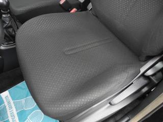 TOYOTA Yaris usata 31