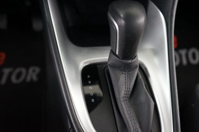 TOYOTA Yaris usata, con ESP