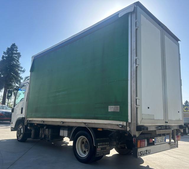 ISUZU NPR usata, con Alzacristalli elettrici