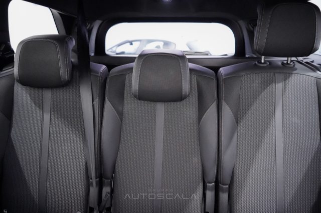 PEUGEOT 5008 usata, con Bracciolo