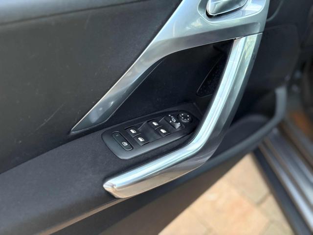 PEUGEOT 2008 usata, con Interni in pelle