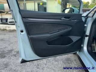 VOLKSWAGEN Golf usata, con USB