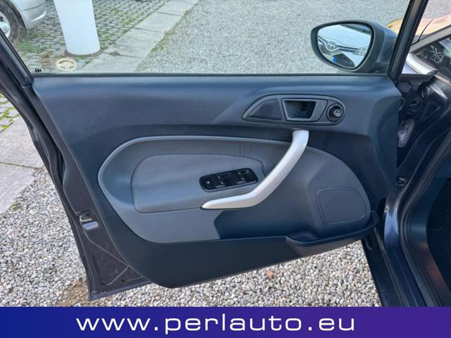 FORD Fiesta usata, con Autoradio