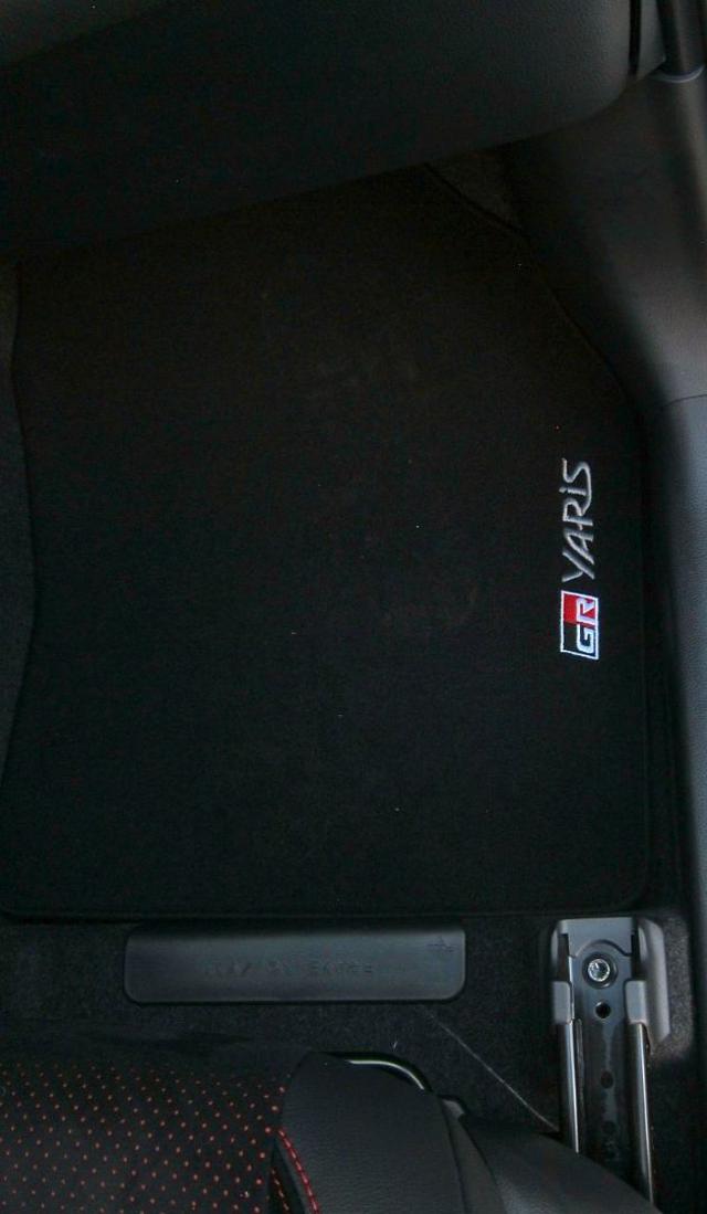 TOYOTA Yaris usata 39