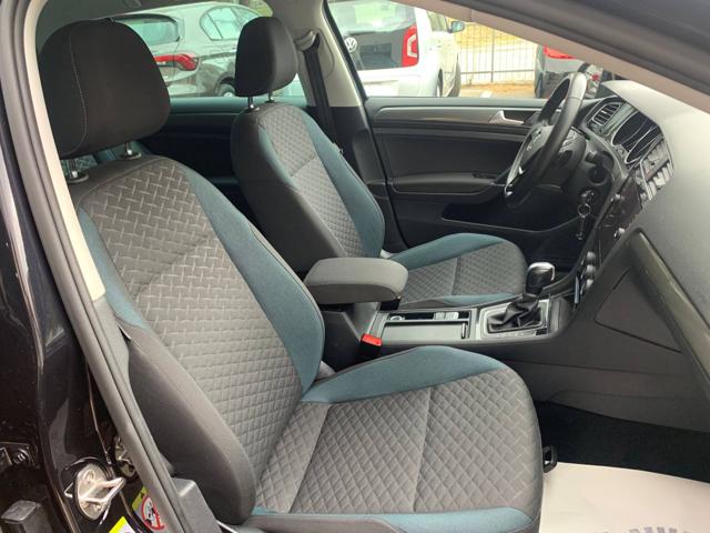 VOLKSWAGEN Golf usata, con USB