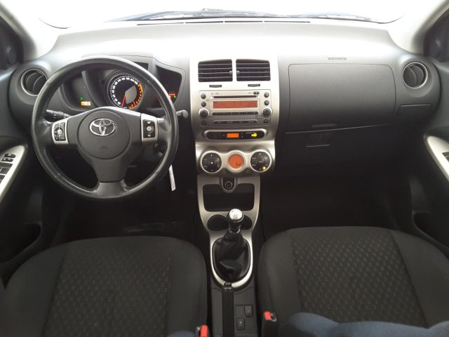 TOYOTA Urban Cruiser usata, con Controllo automatico clima