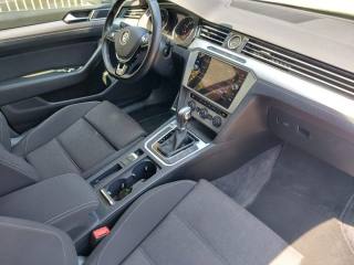 VOLKSWAGEN Passat Variant usata, con Fendinebbia