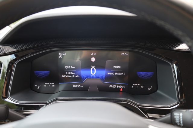 VOLKSWAGEN Taigo usata, con Hill holder