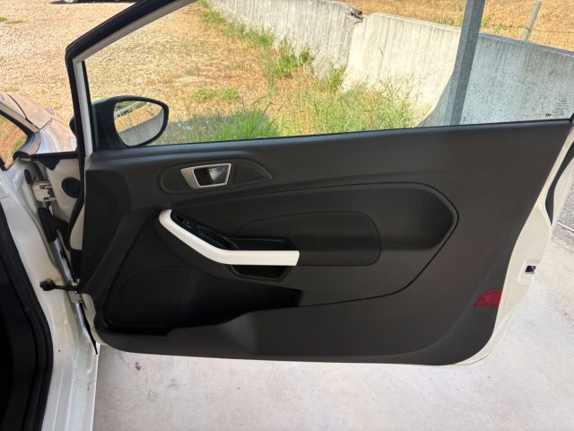 FORD Fiesta usata, con Bluetooth