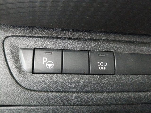 PEUGEOT 2008 usata, con Sensori di parcheggio posteriori