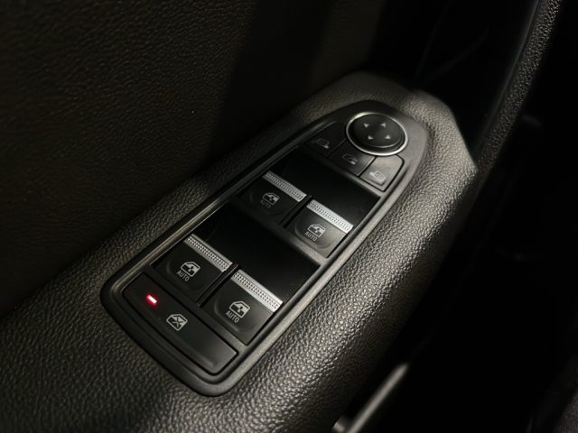 RENAULT Captur usata, con Autoradio digitale